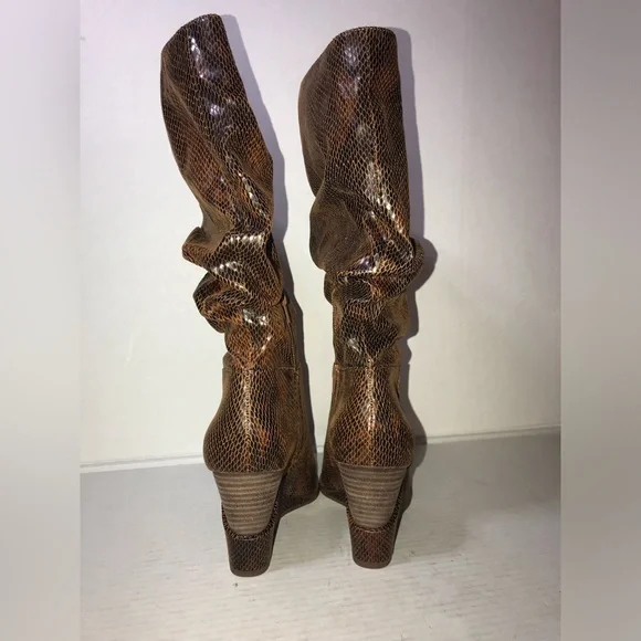 Jessica Simpson Helveta 2 Brown Snake Print Wedge Heels Slouch Boots Sz 9.5 - Picture 3 of 9